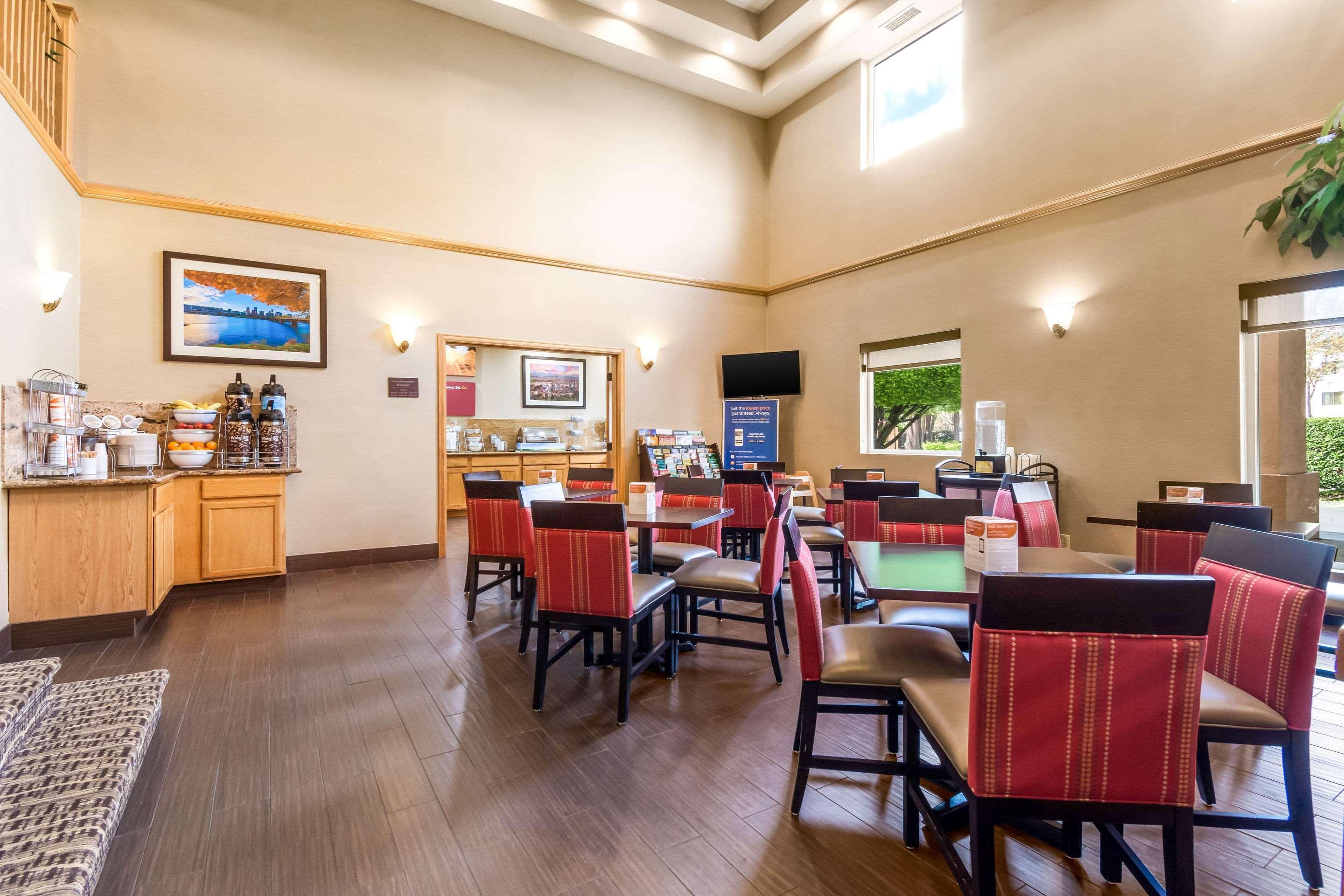 Comfort Suites Portland Airport Экстерьер фото