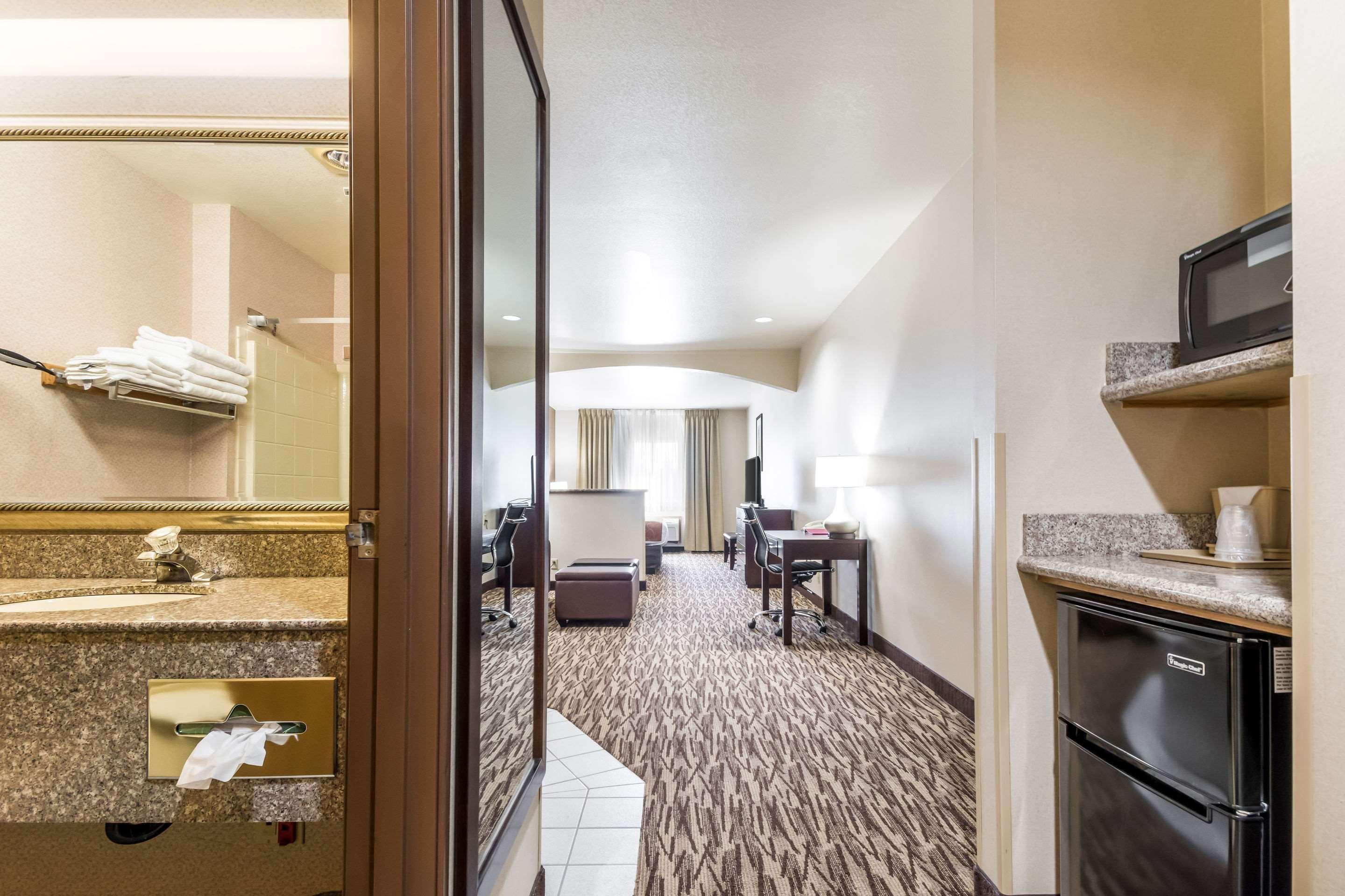 Comfort Suites Portland Airport Экстерьер фото