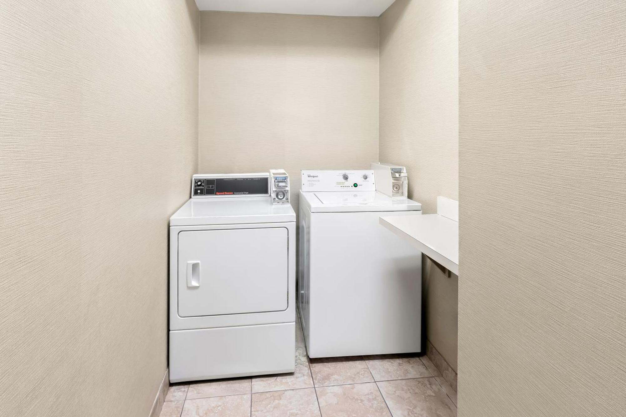 Comfort Suites Portland Airport Экстерьер фото