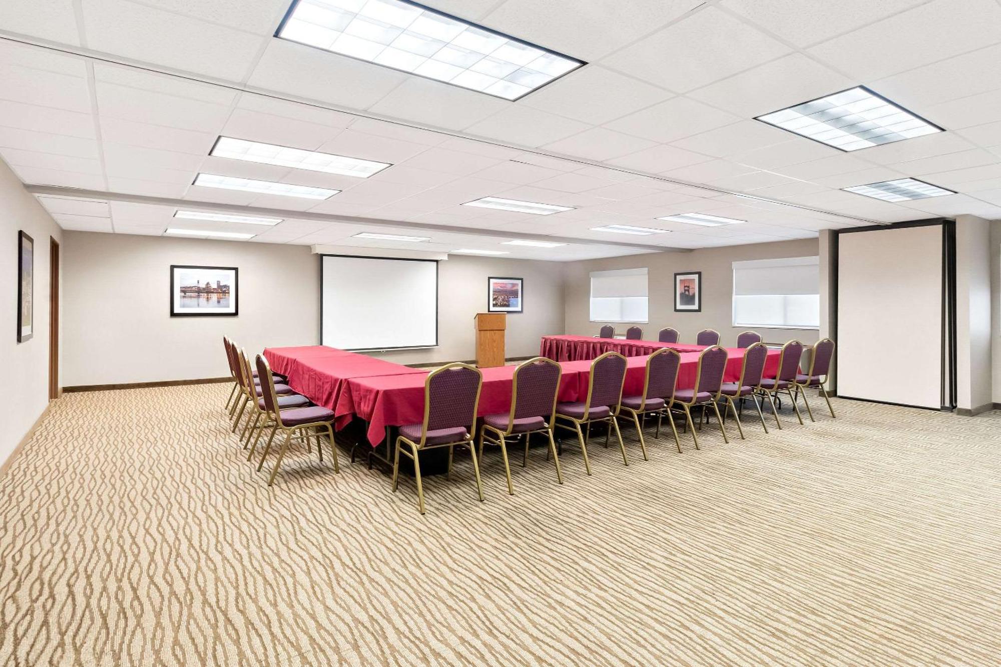 Comfort Suites Portland Airport Экстерьер фото