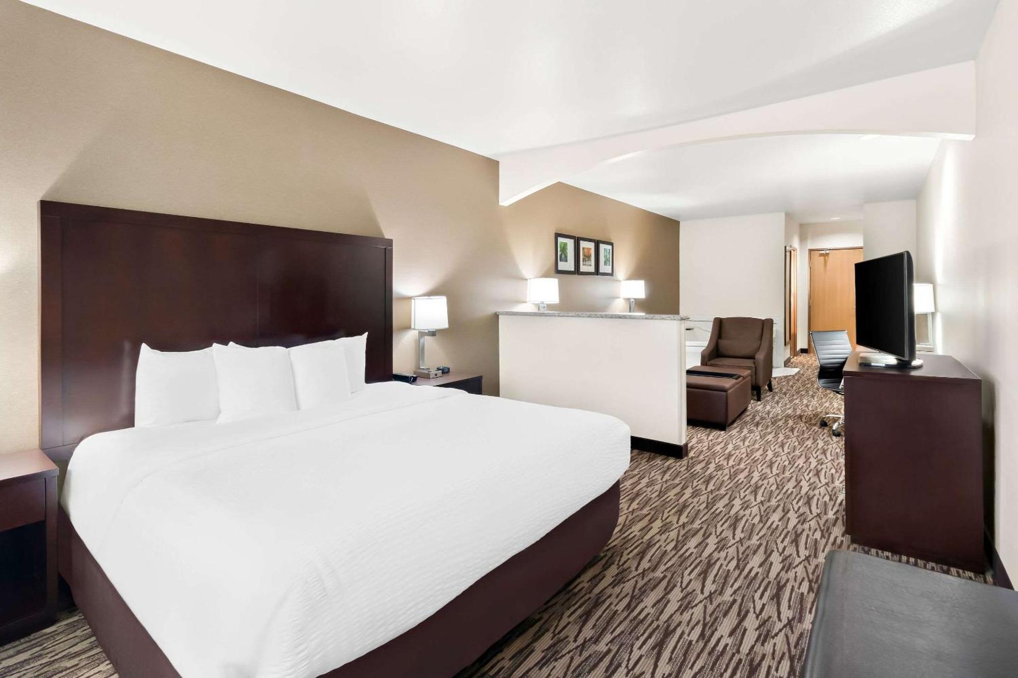 Comfort Suites Portland Airport Экстерьер фото