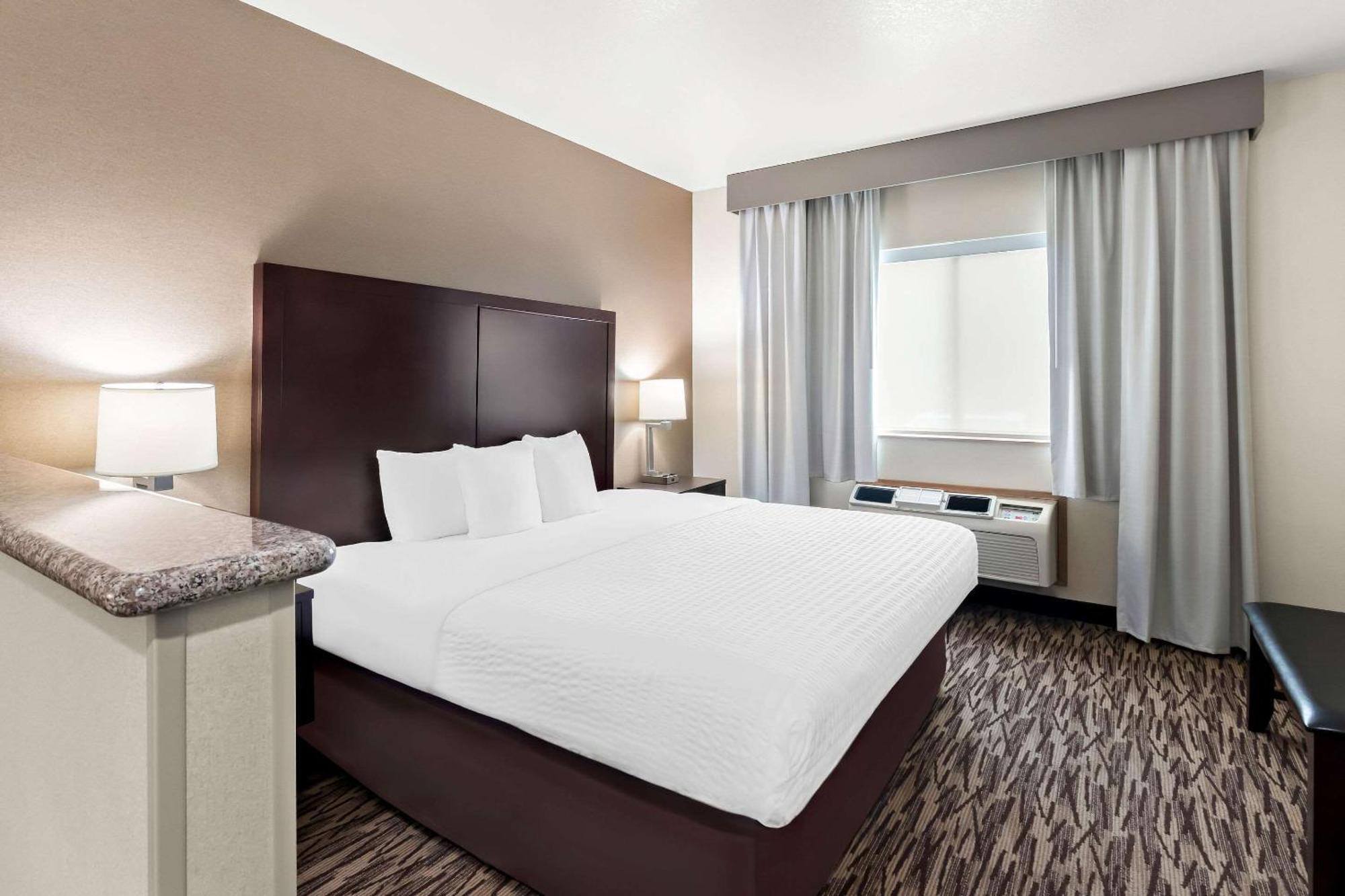 Comfort Suites Portland Airport Экстерьер фото
